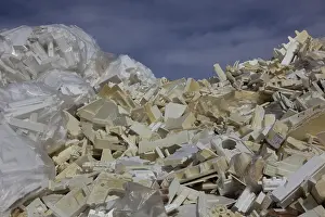 Waste Separation Process Drucke: Styrophoric waste, leftover packaging material