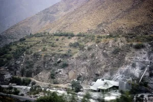 Andes Mountains Peru Drucke: Subtitle: Ming in an Andean valley Peru, South America, around 1962