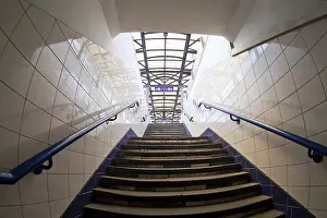 Deserted Subway Tunnel Drucke: Subway exit