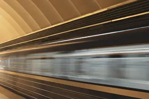 Rail Traffic Movement Drucke: Subway platform with moving fast train
