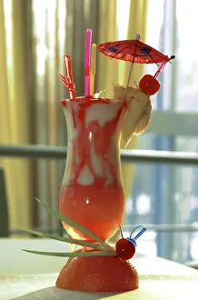 Refreshing Beverage Drucke: Summer cocktail on the table