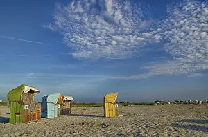 Beach Without People Drucke: Summer day at the beach