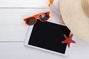 Summer Vacation Background Drucke: Summer vacation background, tablet mock up for text