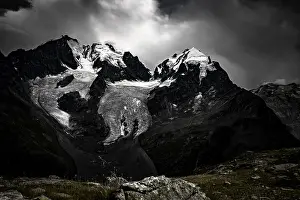 Grisons Mountain Range Drucke: Summit of the Bernina Group with dramatic clouds