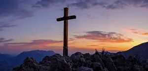 Berchtesgaden National Park Germany Drucke: Summit cross in red sky, Jenner