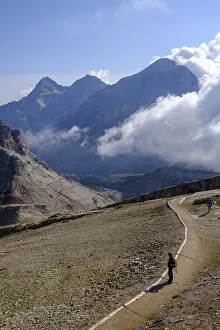 Southern Europe Mountains Drucke: At the summit of Lagazuoi, clouds on Tofane