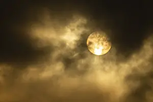 Drucke von Die Sonne bricht durch die Wolken, dramatische Abendstimmung, Nordsee, Dänemark Kopenhagen Drucke: Die Sonne bricht aus den Wolken hervor.