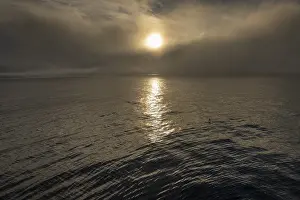 Northern European Coastline Drucke: Sun behind clouds, sea surface