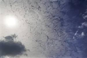 Cirrocumulus Cloud Formation Drucke: Sun hidden by slight cloud cover