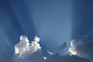 Weather Forecast Images Drucke: Sun rays behind clouds