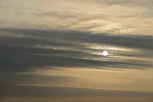Cloud Formation Photography Drucke: Sun shines behind layered clouds