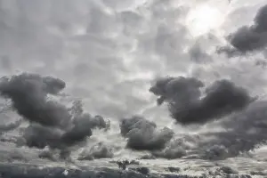 Orkney Islands Scotland Drucke: Sun shining through gap in clouds