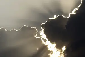 Cloudy Sky Drucke: Sun behind storm clouds