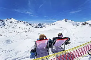 Mountainous Region Austria Drucke: Sunbathers at the Gaiskarferner