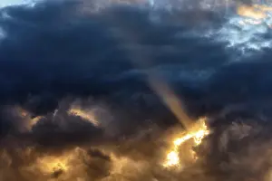 Orkney Islands Scotland Drucke: Sunbeam through gap in clouds, dramatic evening sky