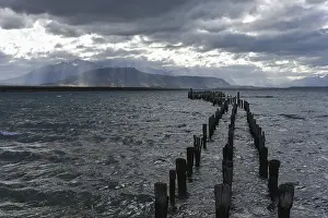 Chilean Landscape Drucke: Sunbeams break through dark clouds