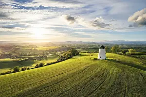 UK Countryside Views Drucke: Sunnset over Devon Windmill over Fields and Farms