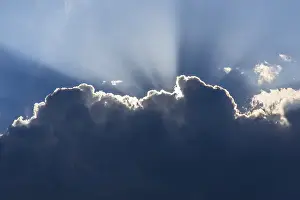 Central Europe Weather Drucke: Sunrays behind a cloud, Germany