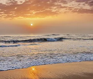 Indian Coastal Landscape Drucke: Sunrise on beach with dramatic sky