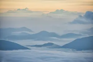 Cloudy Mountain Range Drucke: Sunrise above the clouds, Mount Cucco