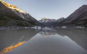 Aoraki Mount Cook Images Drucke: Sunrise, reflection in Hooker Lake