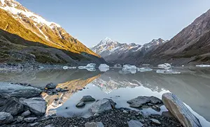 Aoraki Mount Cook National Park Drucke: Sunrise, reflection in Hooker Lake