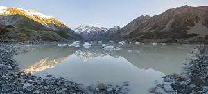 Aoraki Mount Cook National Park Drucke: Sunrise, reflection in Hooker Lake