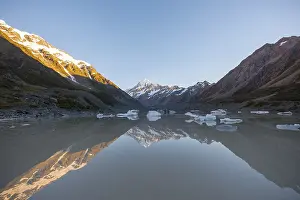 Southern Alps Landscape Drucke: Sunrise, reflection in Hooker Lake