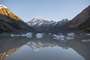 Aoraki Mount Cook National Park Drucke: Sunrise, reflection in Hooker Lake