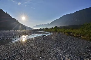 Backlit Mountain Range Drucke: Sunrise, river bed of the Upper Isar