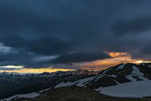 South Tyrolean Mountains Drucke: Sunrise over South Tyrolean mountains with dramatic clouds