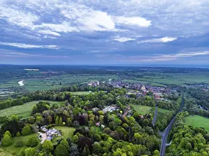 Drucke von Ein atemberaubender Sonnenuntergang über Arundel, erfasst von einem Drohne Arundel Drucke: Sonnenuntergang über Arundel aus der Luft
