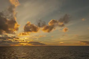 Uninhabited Ocean Views Drucke: Sunset over the Atlantic