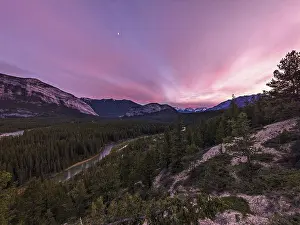 Bilder Datiert 12. Juni 2024: Sonnenuntergang Banff, Kanada.