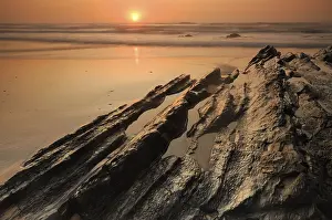 Deserted Beach At Dawn Drucke: Sunset on the beach in Barriga