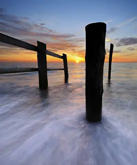 Deserted Beach Sunset Drucke: Sunset on the beach at DarBer Ort