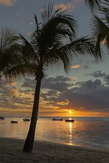 Mauritius Beach Sunset Drucke: Sunset on the beach in Le Morne, Mauritius