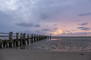 European Coastal Views Drucke: Sunset on the beach of Utersum