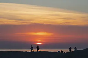Deserted Beach At Dusk Drucke: Sunset on the beach, Warnemunde