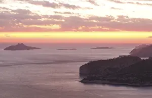 Evening Light On Rock Face Drucke: Sunset in front of the Calanques and Cassis