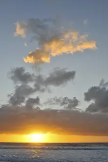 Evening Backlight Shot Drucke: Sunset and clouded sky at the Atlantic Ocean