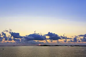 Isles Of Scilly Sunset Drucke: Sunset behind clouds, Archipelago