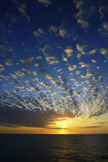 Sunset Over Atlantic Ocean Drucke: Sunset with clouds, Atlantic, Brazil