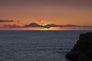 Sunset Over Atlantic Ocean Drucke: Sunset behind clouds on the Atlantic Ocean