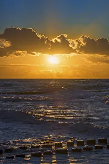 Evening Sun Backlight Shot Drucke: Sunset with clouds over the Baltic Sea