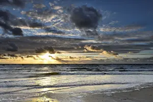 Sunset On The North Sea Drucke: Sunset with clouds on the beach