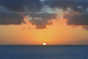 North Sea Sunset Drucke: Sunset with clouds, sun on the horizon