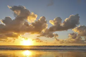 Atlantic Ocean Reflections Drucke: Sunset and cloudy sky with reflection on the Atlantic Ocean