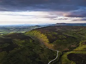 North York Moors National Park Drucke: Sunset over Cod Beck Reservoir from a drone