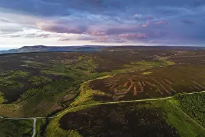North York Moors National Park Drucke: Sunset over Cod Beck Reservoir from a drone